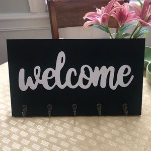 Wooden Welcome Key Holder Wall Sign w/ 5 Key Hooks